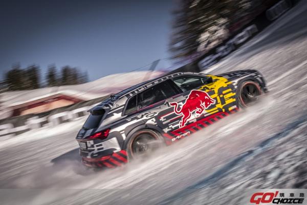 最險惡陡峭的雪地挑戰  Audi e-tron純電科技成功征戰傳奇Streif雪道