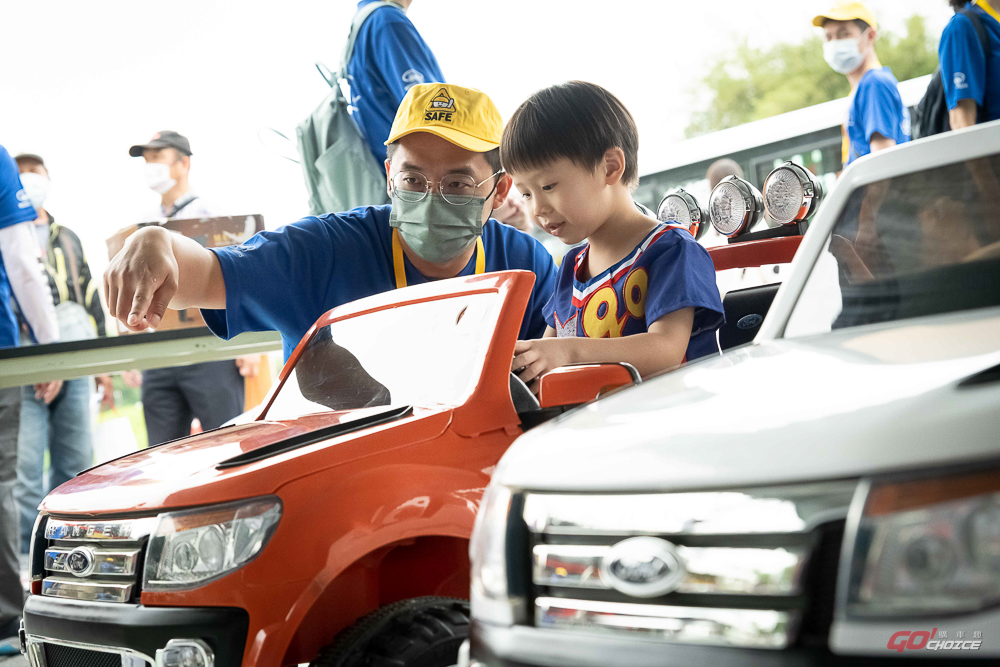 福特六和汽車志工投入「小黃帽交通安全童樂會」共同推廣兒童交通安全