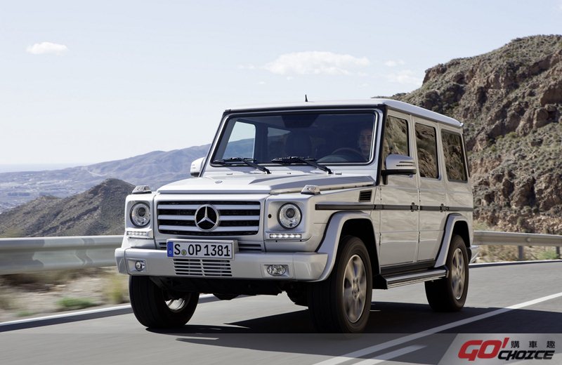 Mercedes-Benz G-Class經過近四十年的發展，車室的豪華舒適前所未有，不過剛硬的外觀線條依然不變，力拔山河的性能依舊讓車迷瘋狂