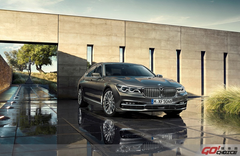 全新BMW大7系列創新旗艦版之730i Luxury、730d Luxury車型升級配備豪華鍍鉻外觀套件；740Li Luxury升級配備Pure Excellence外觀套件