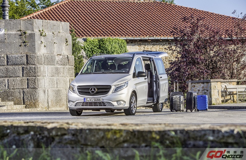 Vito Tourer 車系新增 Vito Tourer 120 車型，提供長途移動新選擇。