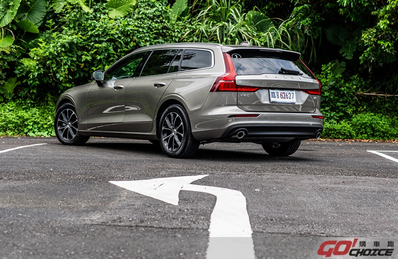 Volvo V60-8