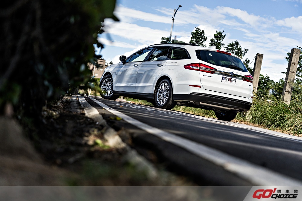 mondeo hybrid-2