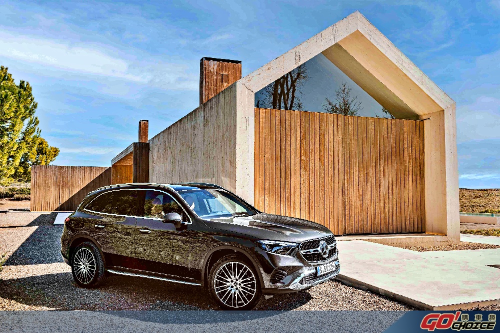 M.Benz-3