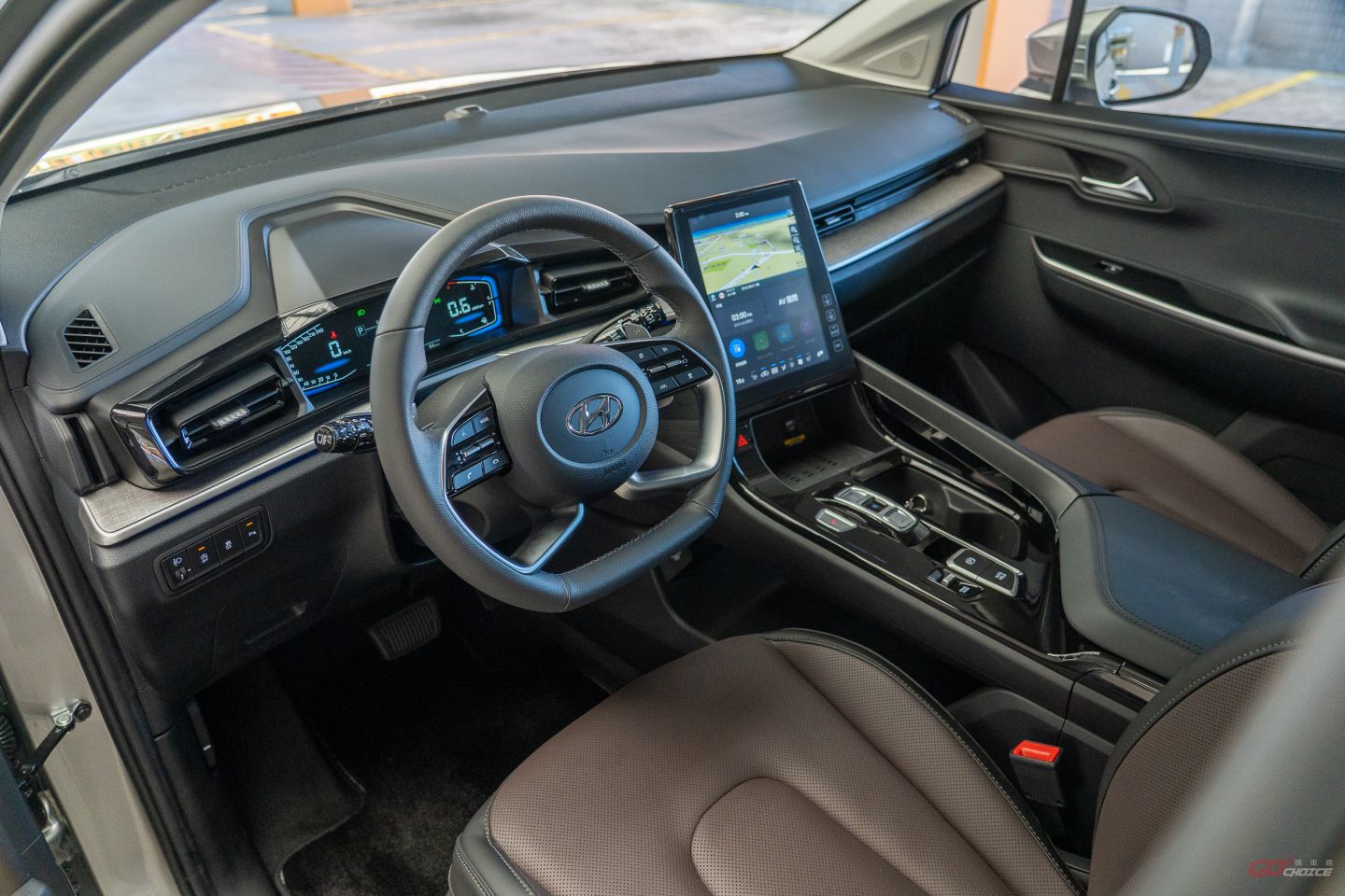 Hyundai%20Custin%202_0T-2