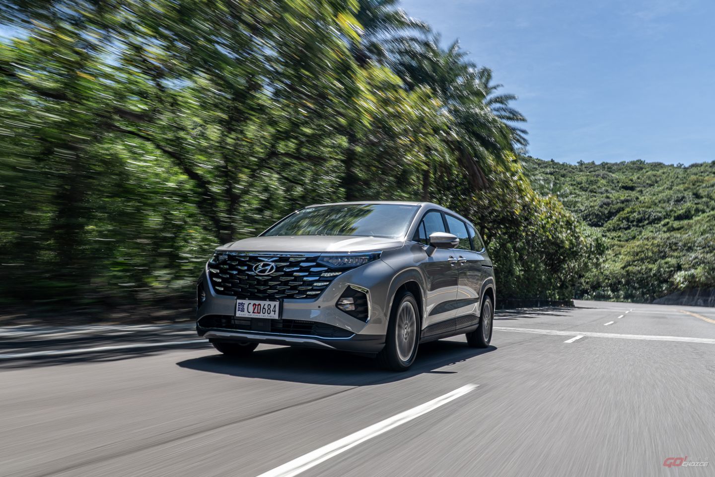 Hyundai%20Custin%202_0T-2