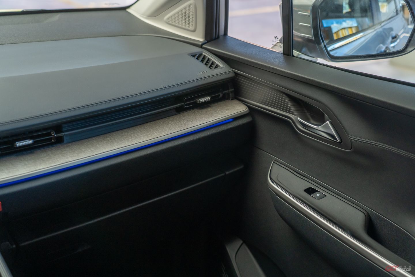 Hyundai%20Custin%202_0T-2