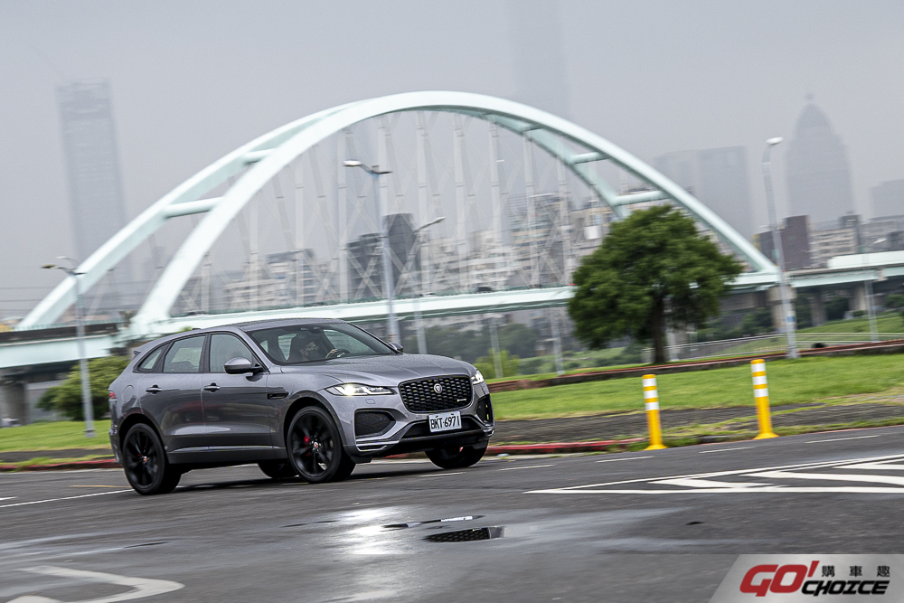 20210808JaguarFPACE13