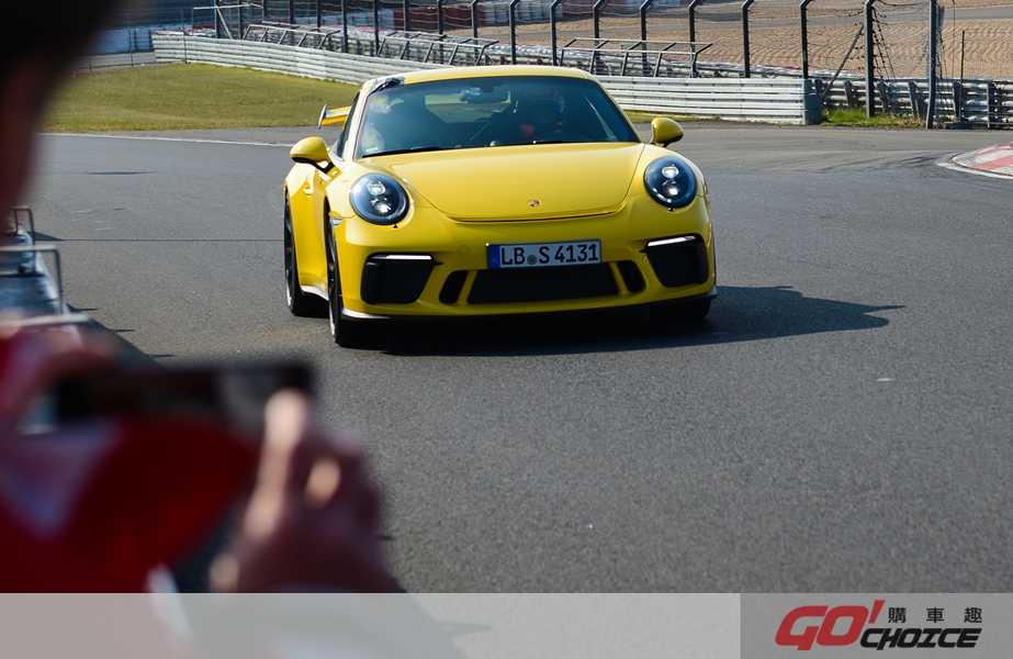 Nürburgring北環賽道：全新Porsche 911 GT3比前代車型再快12 秒