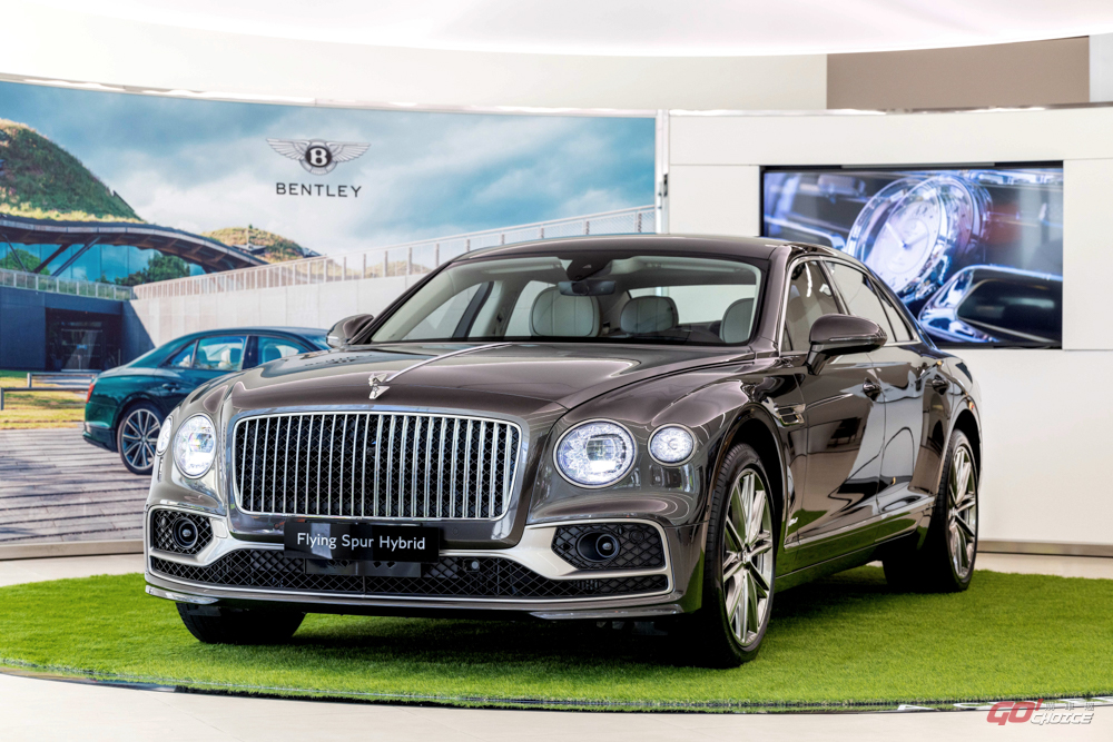 豪華轎跑綠能進化  BENTLEY FLYING SPUR HYBRID 跨界登台