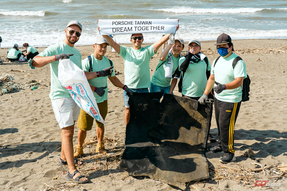 台灣保時捷攜手荒野保護協會 響應全球 World Cleanup Day 世界清潔日