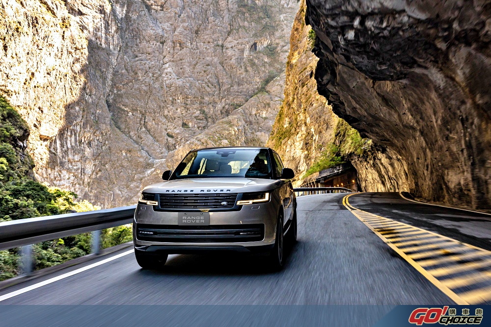 完美詮釋 MODERN LUXURY 現代奢華 THE NEW RANGE ROVER 重新定義奢華移動新格局