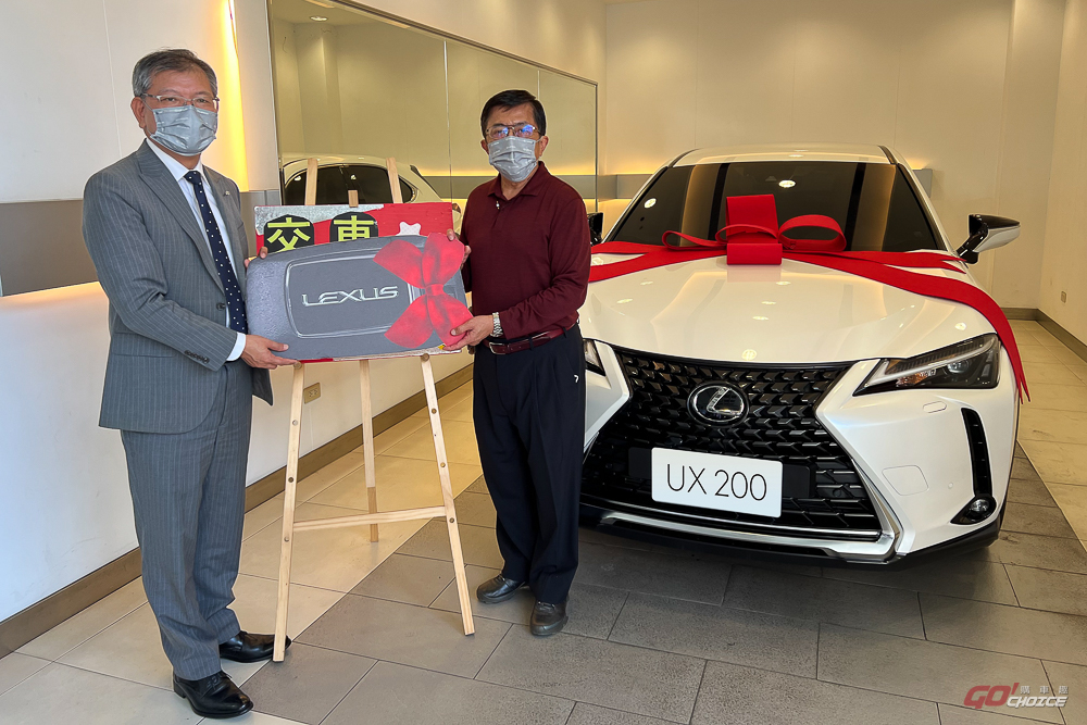 LEXUS 在台 25 週年 歡慶 UX200 幸運得主交車