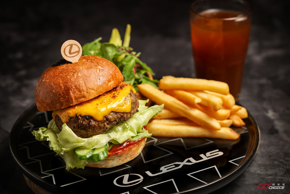 LEXUS 攜手晶華酒店及冠軍漢堡 Dragon Burger 推聯名品項