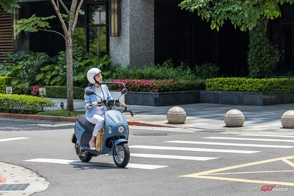 eMOVING EZ1 神秘霧藍新色登場