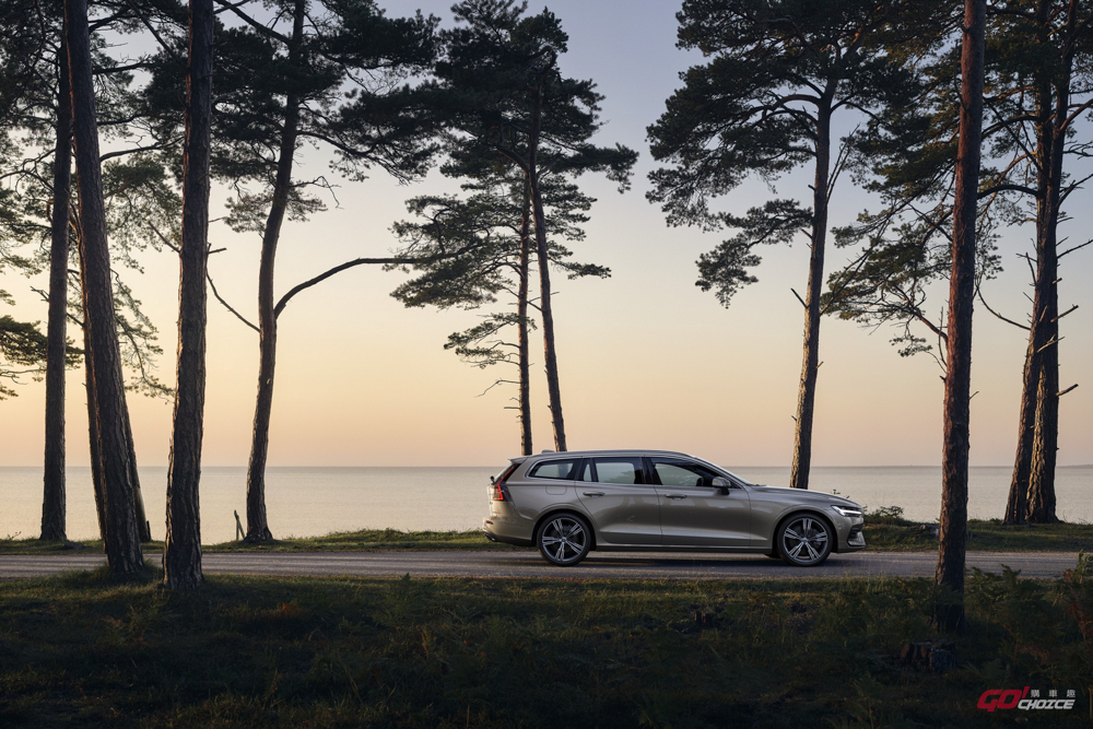 增列入門車型，Volvo V60 引進 B3 Plus 編成，建議售價 185 萬元起！