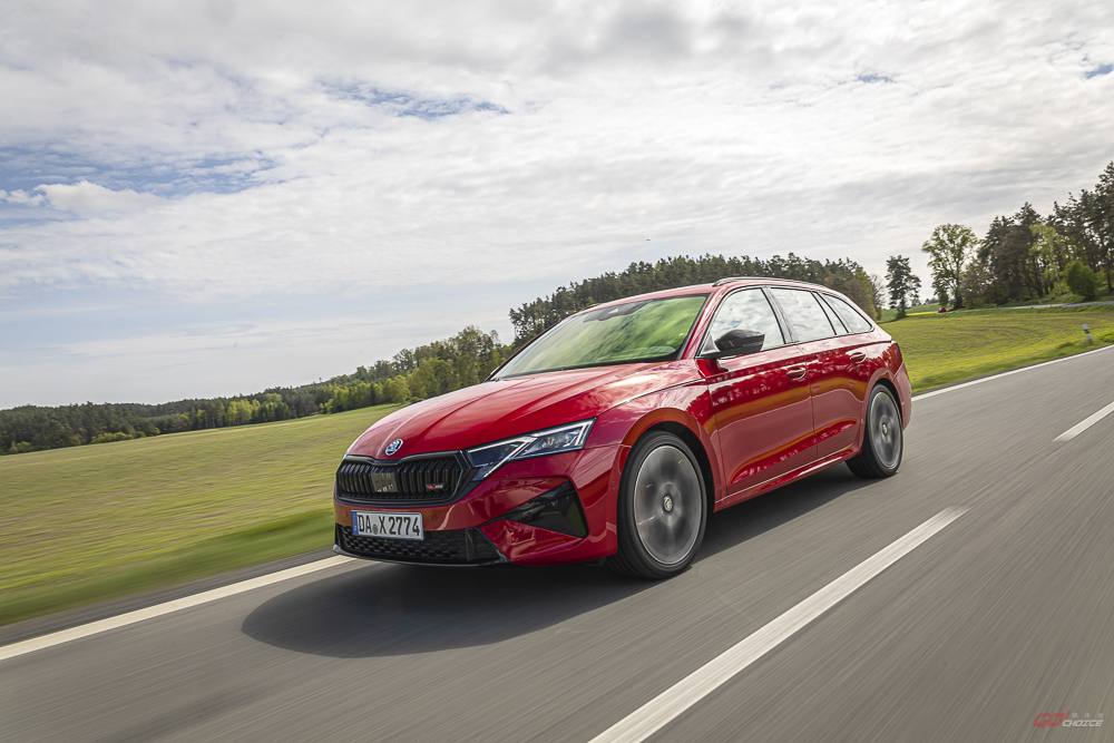 Škoda Octavia Combi RS 奪得 2024 金舵獎「最佳中型房車」