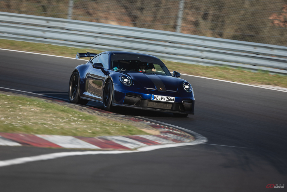 保時捷 911 GT3 以 6 分 56.294 秒征服紐柏林北環賽道