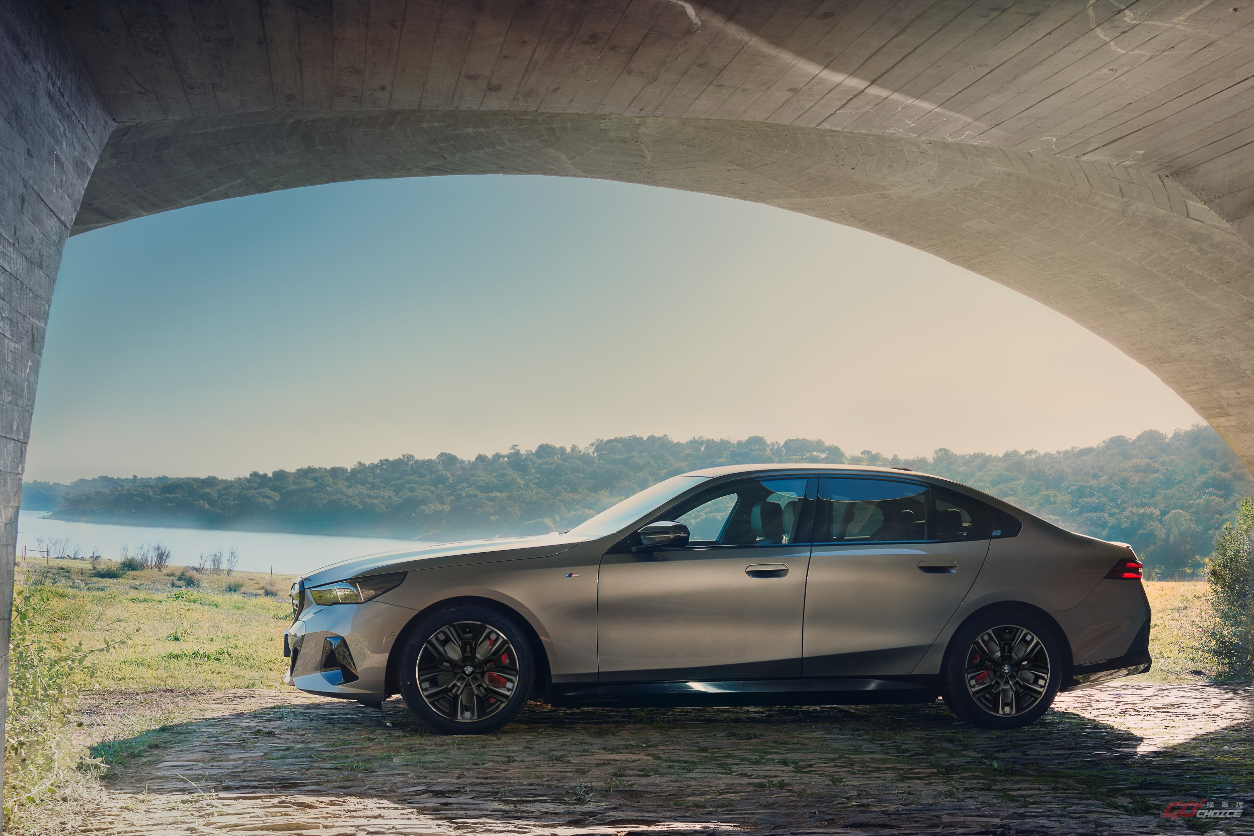26 年式 BMW i5、BMW i5 Touring 續航里程與性能表現全面進化！