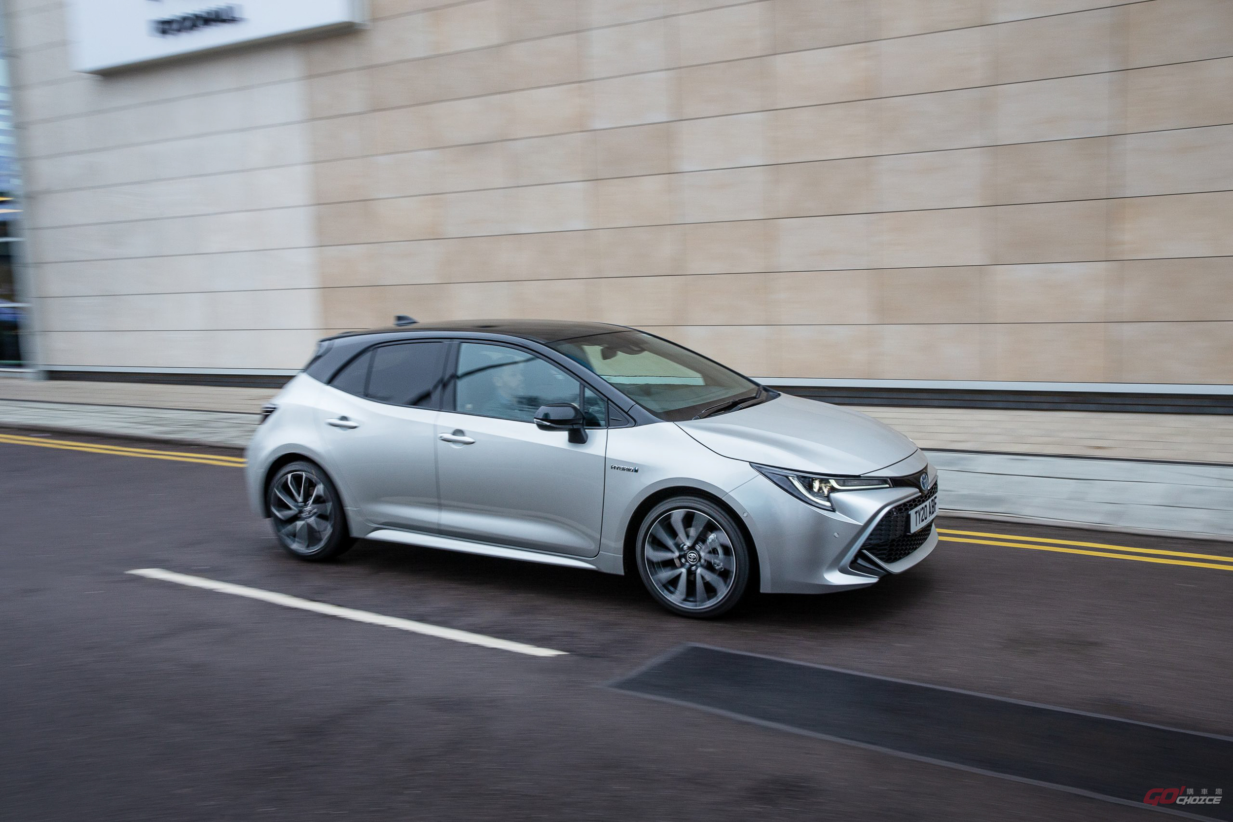TOYOTA COROLLA SPORT 本月入主免費升級黑鑽石工藝碳纖維套組！
