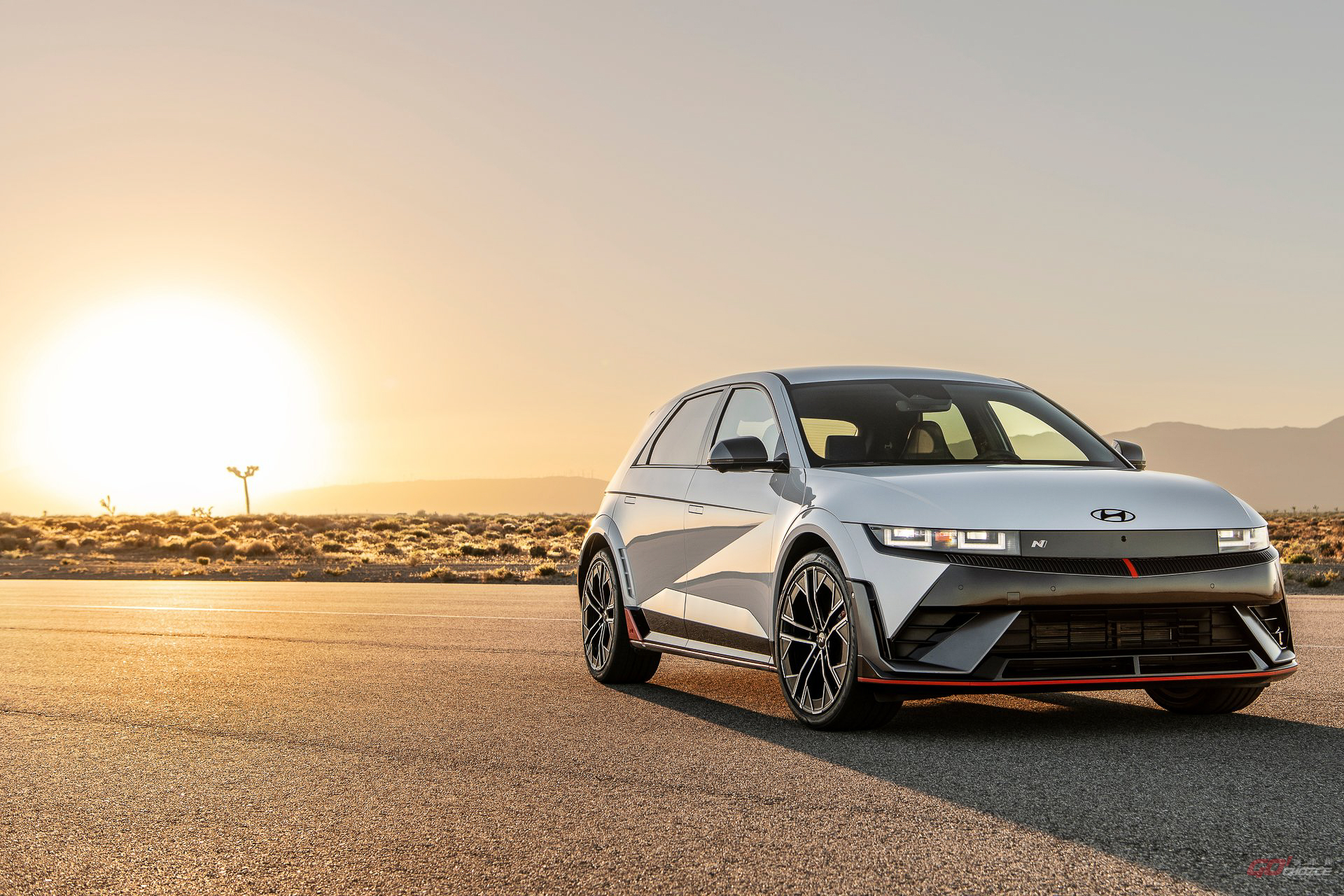 Hyundai 推業界首創 EV V2V 快充救援，春節營運時間同步公開！