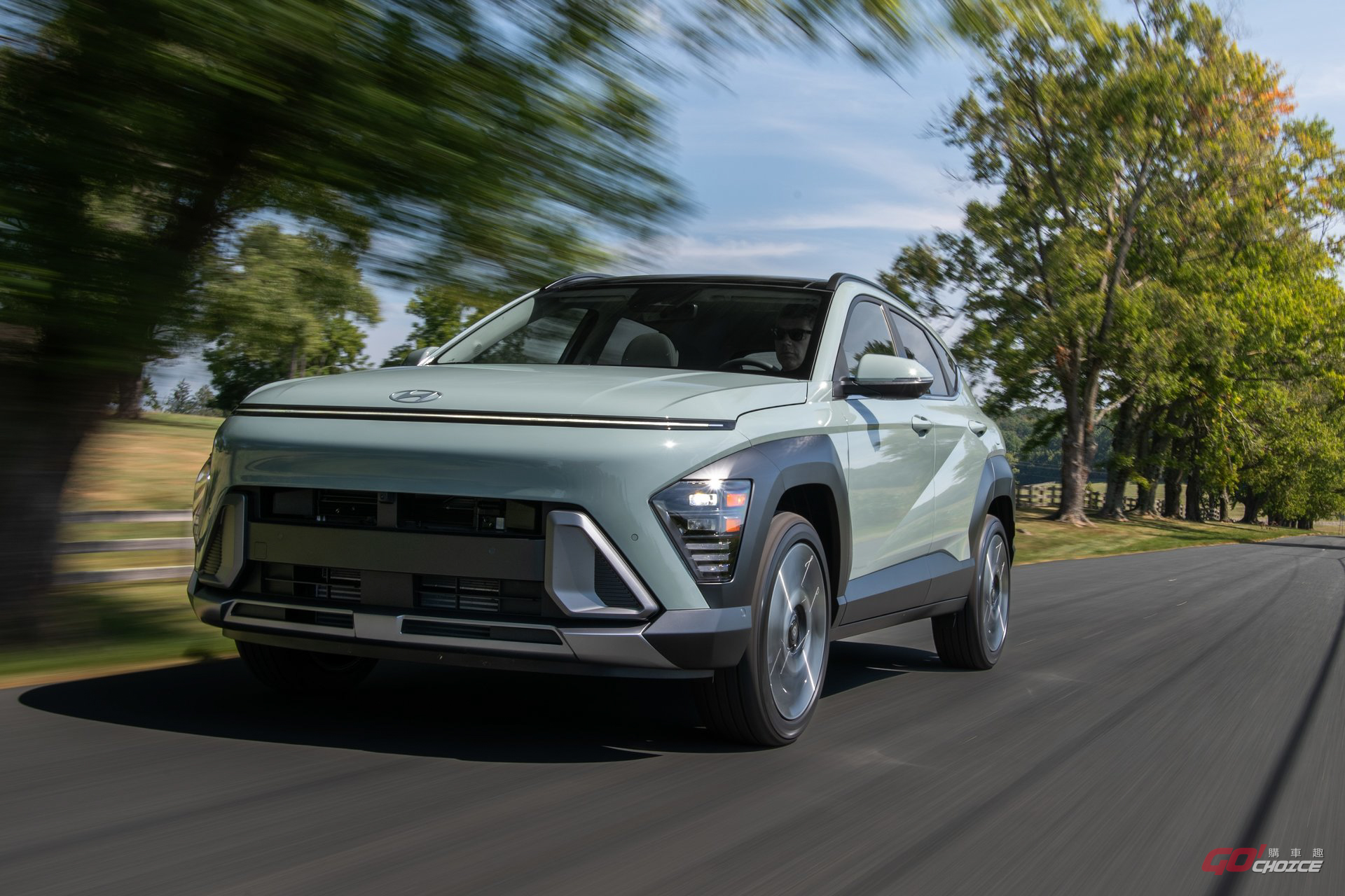 Hyundai Kona Hybrid 預售開價 99 萬元起，以雙編成販售！