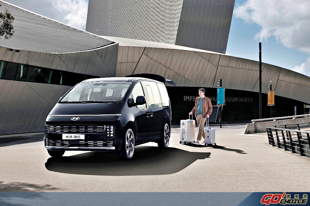 HYUNDAI STARIA 油電星艦商旅 全新上市 同級唯一1.6T 渦輪油電動力　預接突破 500 台