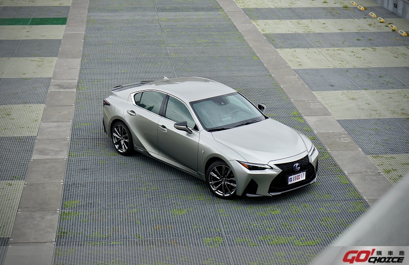 誰說豪華跑房不能平易近人？ Lexus IS300h F SPORT 無畏逆境