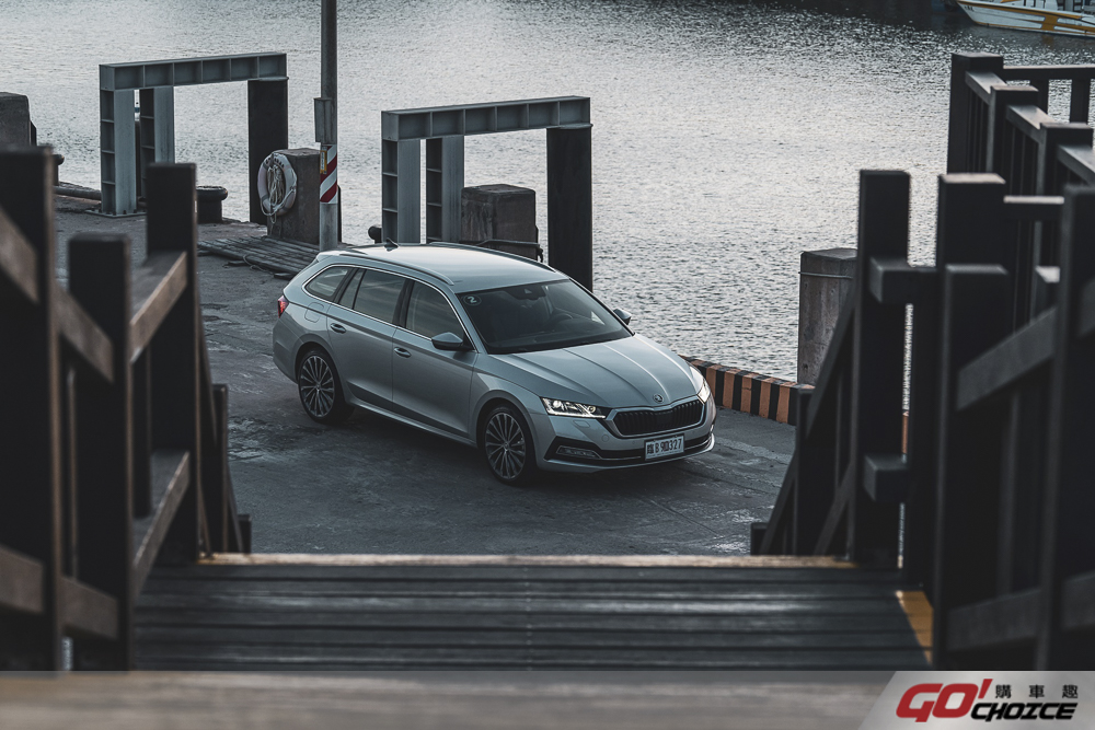 如入豪華之境 Škoda Octavia Combi 2.0 TSI 4X4