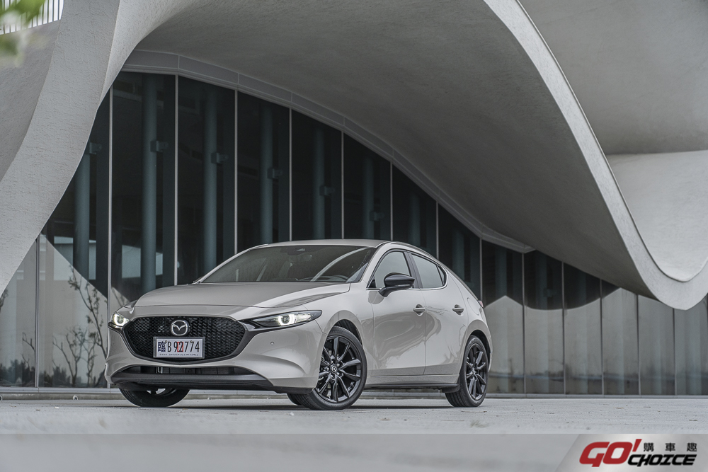 全速域車道維持的補足是掌握時機，還是為時已晚？｜22 年式 Mazda 3 試駕