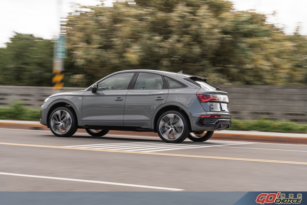 誰說價格下探，車輛體驗就會跟著打折？23 年式 Audi Q5 Sportback 試駕