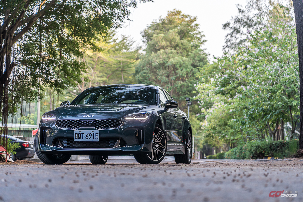 直逼歐系列強的質感與性能｜Kia Stinger 3.3 GT AWD 向內燃機世代做最完美的告別