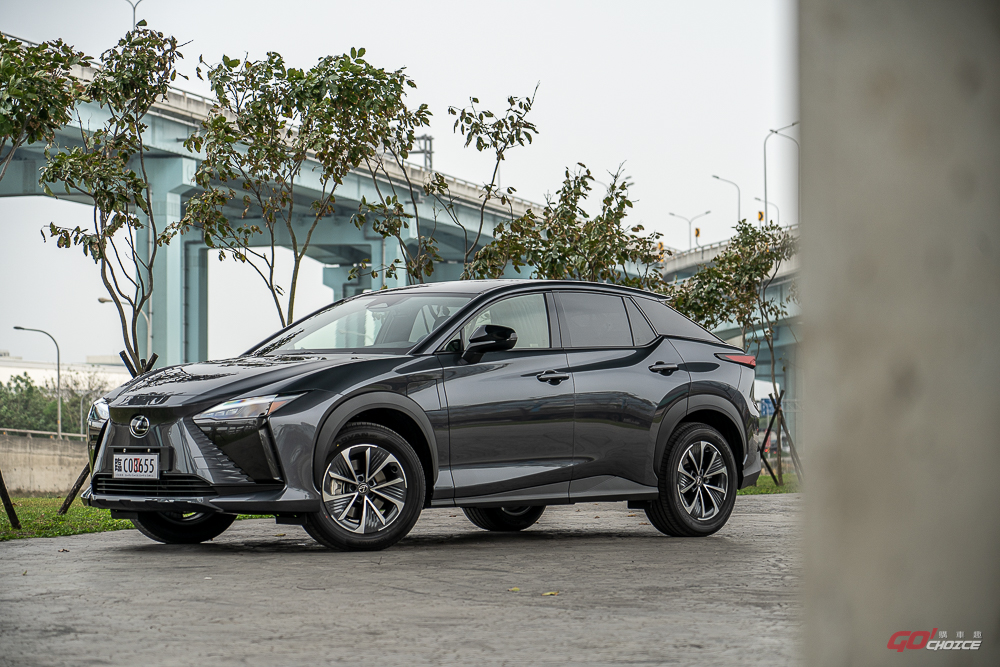 屬於豪華日系的純電該是何種模樣？Lexus RZ 450e 夠格成代表嗎？