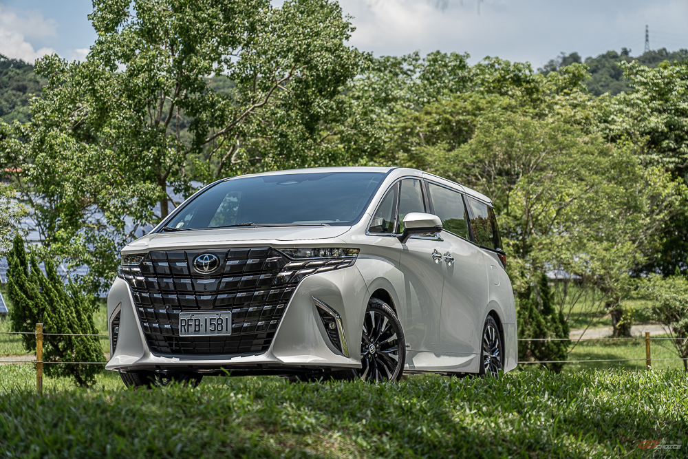 更細緻？更豪華？突破三百萬的 Toyota Alphard 為何還是如此熱銷？