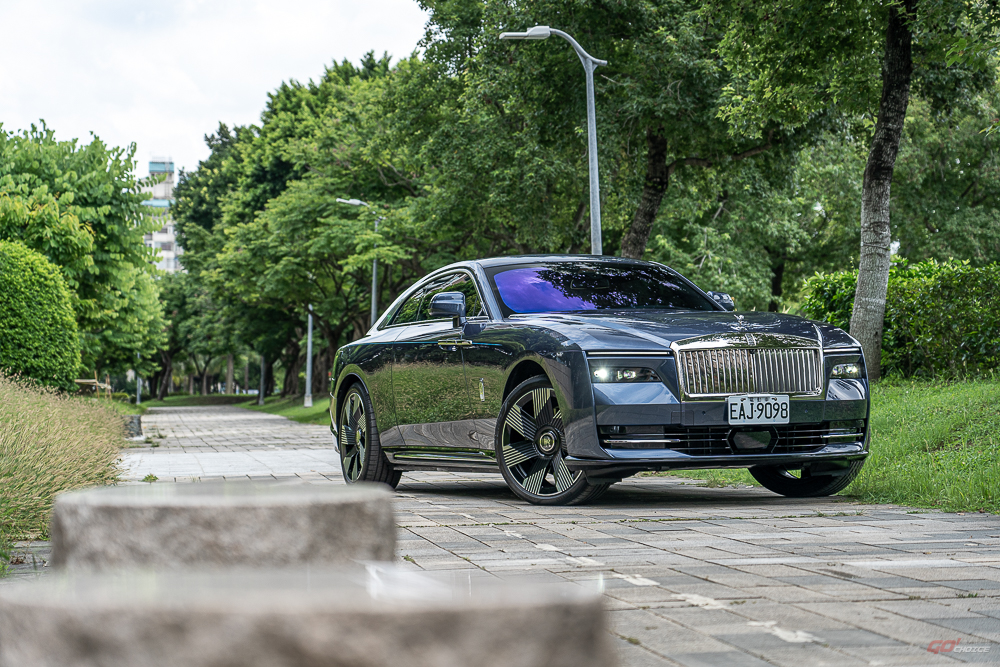 如何將純電推向顛峰？Rolls-Royce Spectre 賦予未來層峰世代最完美的詮釋