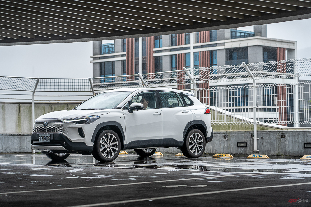 改款降價是什麼巫術？Toyota 小改款 Corolla Cross Hybrid 旗艦款試駕！