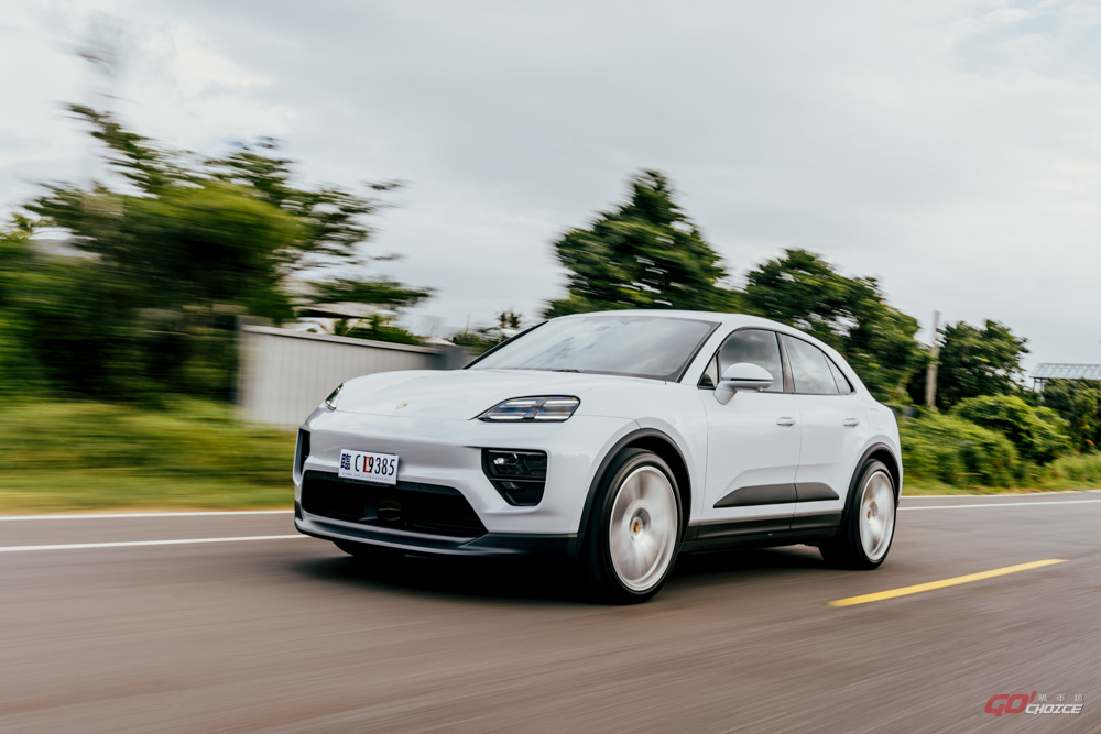 邁入純電世代，還能承擔性能休旅的名號嗎？Porsche Macan 4 試駕！