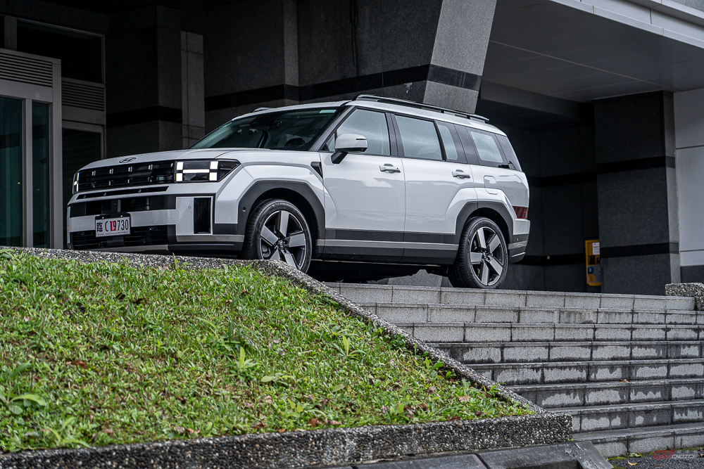 捨去包袱是放膽創新、還是有勇無謀？Hyundai 第五代 Santa Fe 試駕！