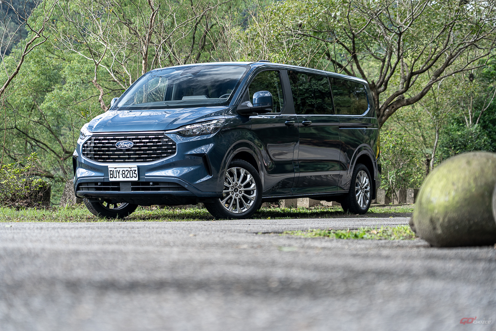 細節質感全面精進｜Ford Tourneo Custom 旅行家 Bus Titanium 8 座款試駕