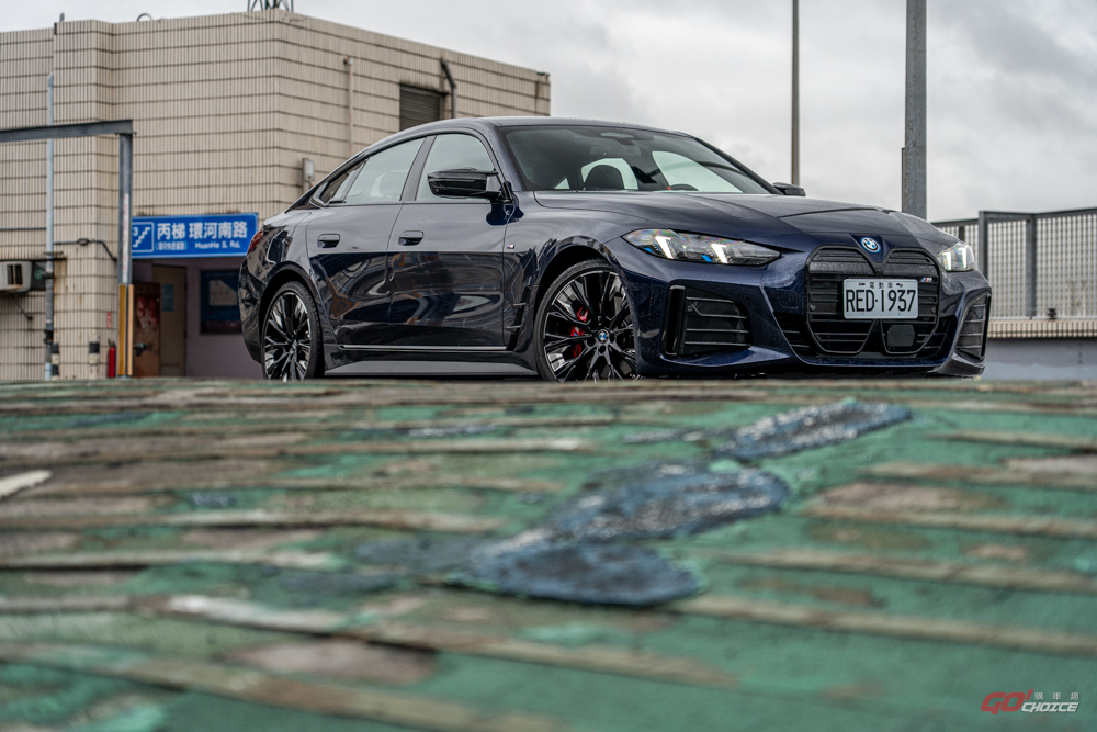 武鬥派純電 M4？BMW i4 M50 真能跨級挑戰？