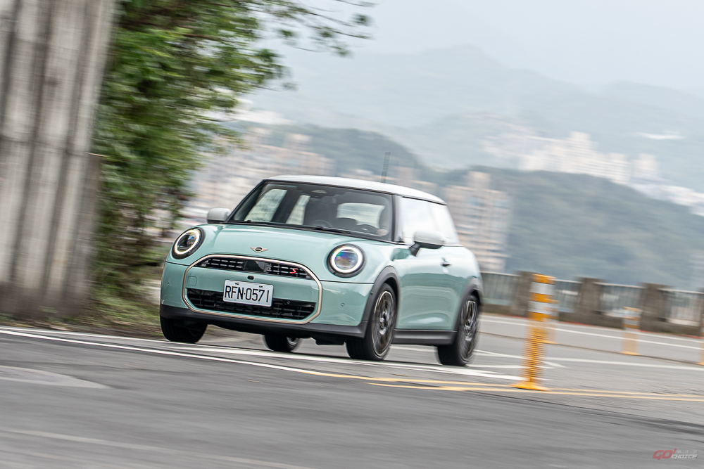 仍舊樂趣優先、還是徹底向市場妥協？F66 MINI Cooper S 試駕