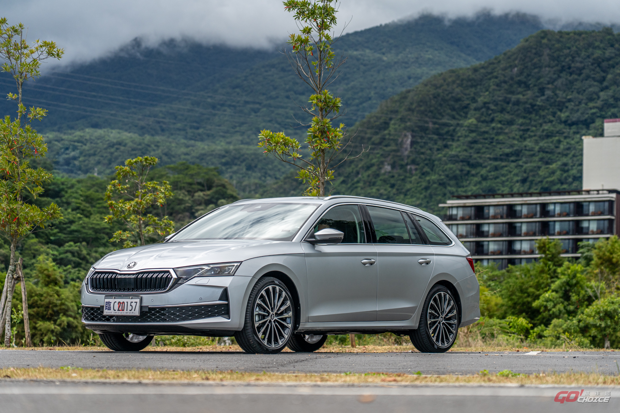 內斂、細膩的溫柔｜Škoda Octavia Combi 4x4 2.0 TSI 試駕